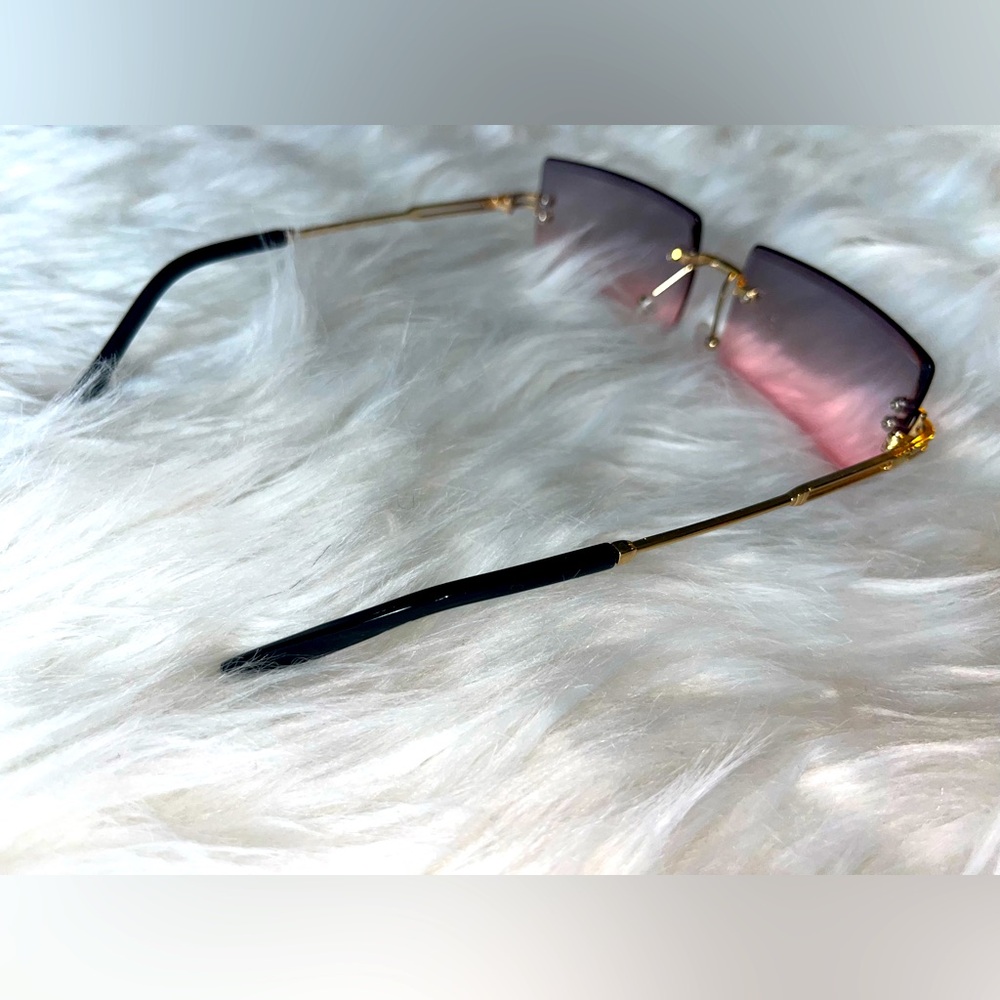 Y2K glasses for 2000s party 
Brand new only used 1 time 
From SHEIN
